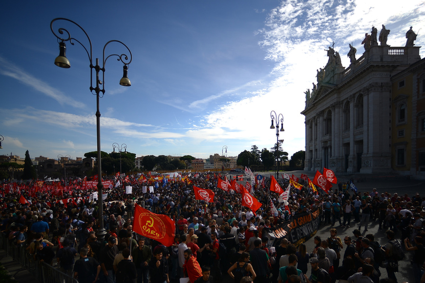 Ezrek tüntettek szombaton Róma belvárosában.