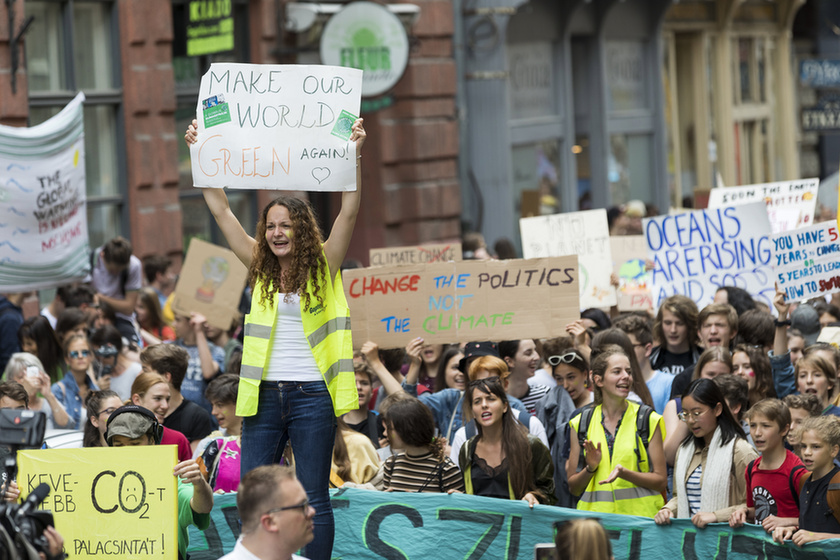 Climate Strike Budapest: Thousands take to the streets to demand steps to avoid an ecological disaster - 4