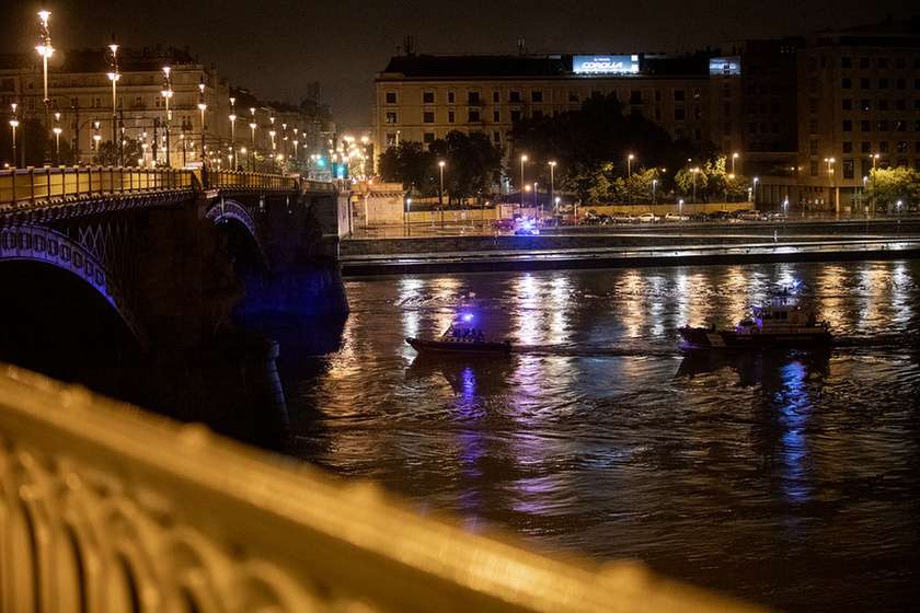7 dead, 21 missing after sightseeing boat collides with cruise ship on the Danube in Budapest - 15