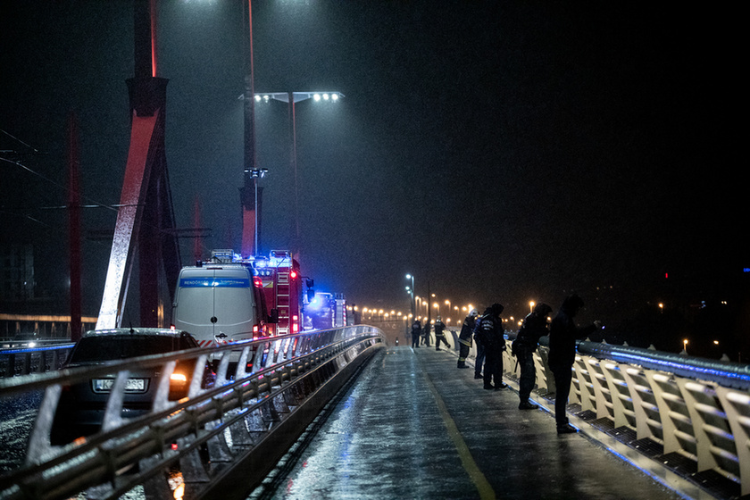 7 dead, 21 missing after sightseeing boat collides with cruise ship on the Danube in Budapest - 5