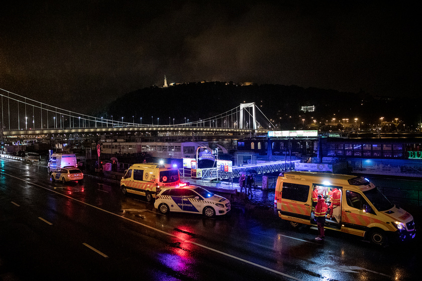 7 dead, 21 missing after sightseeing boat collides with cruise ship on the Danube in Budapest - 1