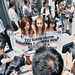 Japán: Mezítelen aktivisták tüntetnek az állatkínzás ellen a tokiói Burberry áruház előtt.