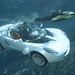 Svájc: A Rinspeed autógyár márciusban mutatja be Genfben a sQubát, az első víz alatt is közlekedő autót. A nulla károsanyag-kibocsátású elektromos sportkocsi tíz méter mélységig képes merülni.

