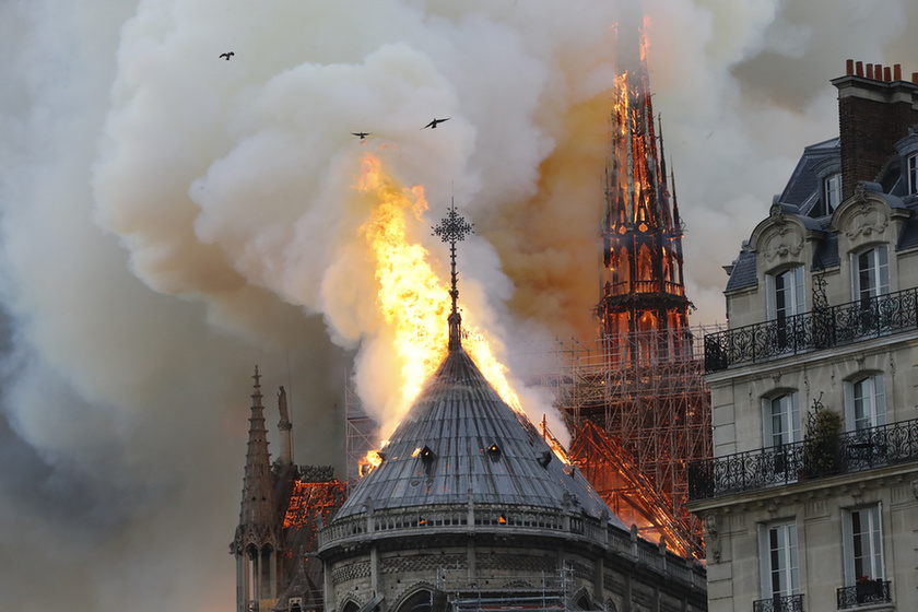 Miért mosolygott az égő Notre-Dame-nál két arab férfi? - 6