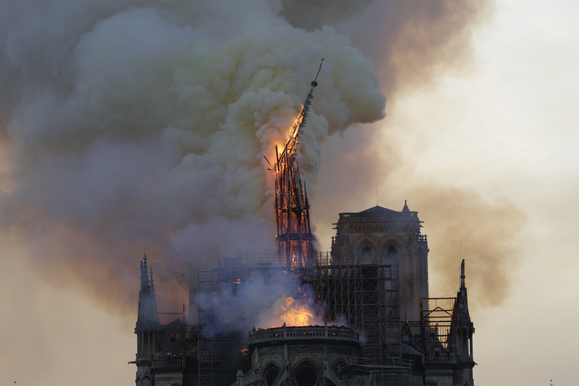 Miért mosolygott az égő Notre-Dame-nál két arab férfi? - 5